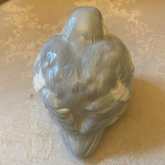 Vintage Otagiri Japan crabby sparrow trinket box, gray and white feathers, EUC - Picture 5 of 11